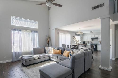 Opulence Luxe Home 8 min to Airport