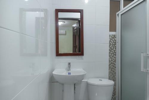 Ένα μπάνιο στο Single Room Near Airport in Santo Domingo Este