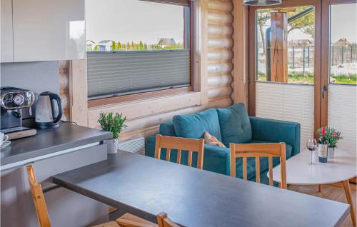 Ruang duduk di Lovely Home In Jezierzany With Sauna