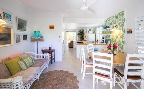 Posezení v ubytování Pandanus Cottage