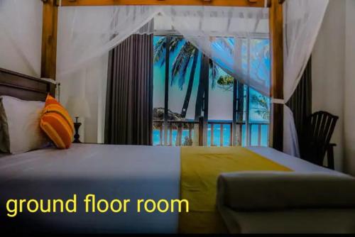 Łóżko lub łóżka w pokoju w obiekcie Shanora Beach