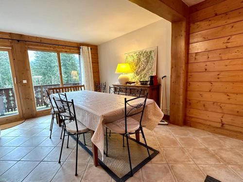 Zdjęcie z galerii obiektu Chalet 5 Pièces pour 8 Personnes, Proche Pistes et Commerces - Les Alpages, La Boissause, Arâches-la-Frasse - FR-1-572-276 w mieście Arâches-la-Frasse