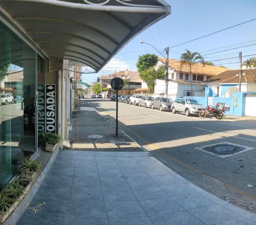 a sidewalk in front of a building on a street at Pousada nascente do sol in Macaé