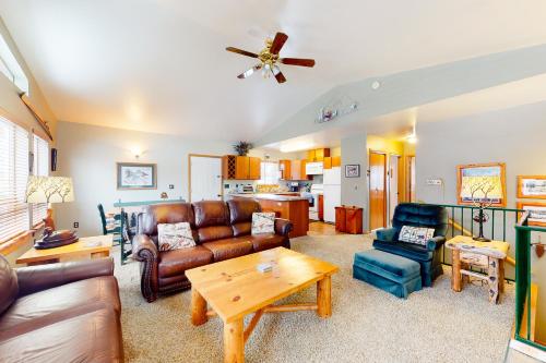 Timber Place – Photos 2