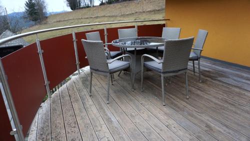 Balkón nebo terasa v ubytování Biohof Kroisleitner Ferienwohnung Rundumblick
