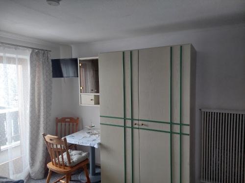 a kitchen with a large green and white cabinet at Waldhaus in Sankt Martin am Tennengebirge