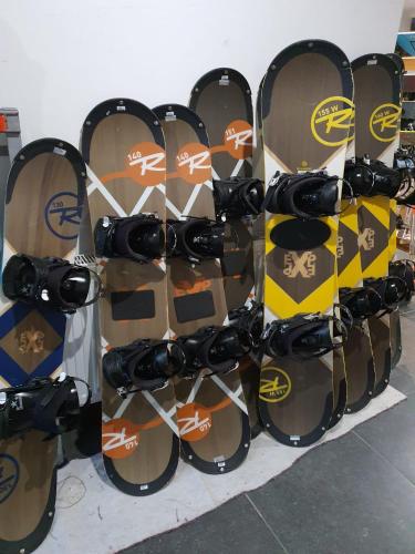a bunch of snowboards lined up on a rack at Apartament u Makosi in Bystrzyca Kłodzka