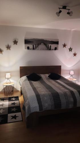 a bedroom with a bed and stars on the wall at Apartament u Makosi in Bystrzyca Kłodzka