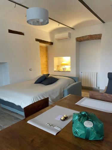a bedroom with a bed and a wooden table at Locazione turistica Cascina Pela in Castagnole Lanze