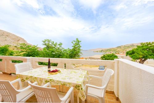 Gallery image of Lucija with mountain and seaview in Metajna