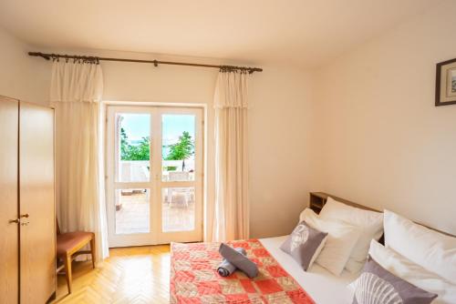 Gallery image of Lucija with mountain and seaview in Metajna