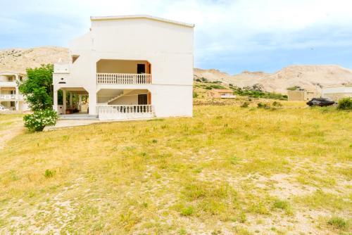 Gallery image of Lucija with mountain and seaview in Metajna