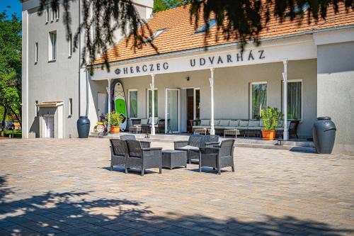 Gallery image of Herczeg Udvarház Poroszló in Poroszló