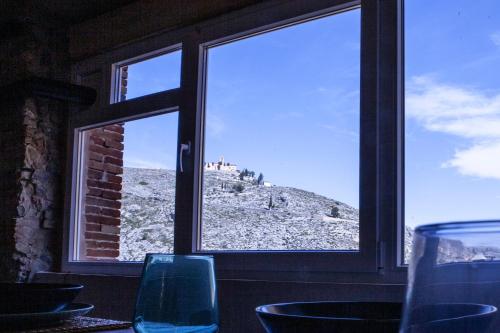 a window with a view of a mountain view at Apartamentos BocairentHomes, en pleno centro de Bocairent, con pequeña piscina y parking privado in Bocairent
