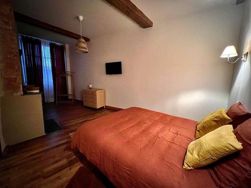 a bedroom with a bed in a room at Chambres Privées des HAMY au coeur du parc national ENTRÉE AUTONOME in Arc-en-Barrois