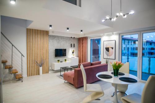 TV a/nebo společenská místnost v ubytování Nowoczesny apartament na Warmii i Mazurach z garażem