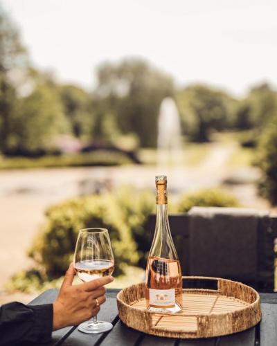 a bottle of wine and a glass on a table at Arnbjerg Pavillonen in Varde