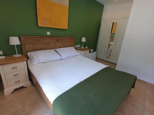 Легло или легла в стая в Old Olive Mill Maroulas - Bed and Breakfast