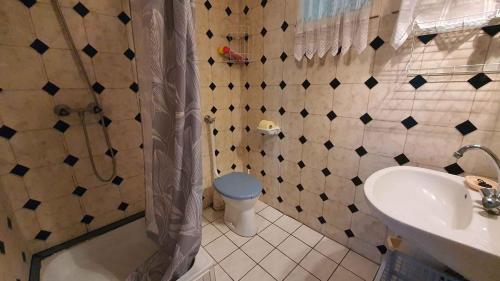 Kúpeľňa v ubytovaní Holiday home in Balatonfenyves 43110