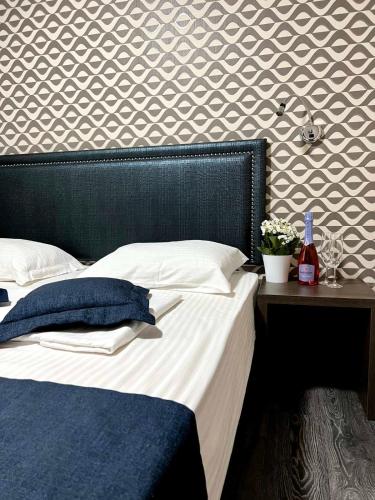 a bedroom with a bed and a table with a lamp at Vila Iris in Chişinău
