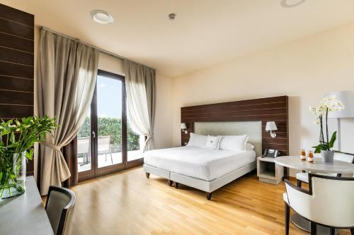 Postel nebo postele na pokoji v ubytování Palazzo di Varignana