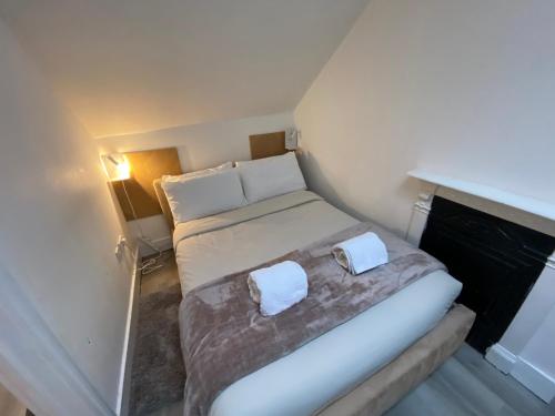 Voodi või voodid majutusasutuse Cosy flat in London toas