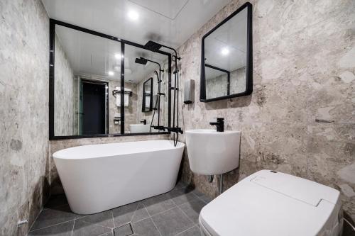 Koupelna v ubytování Gorilla Hotel