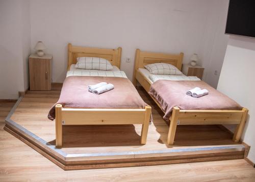 Postel nebo postele na pokoji v ubytování Hostel Vojnik
