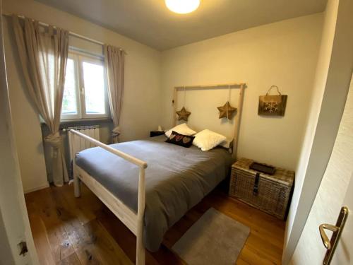 a bedroom with a bed and a window at Chicca nel cuore dell'Abetone in Abetone