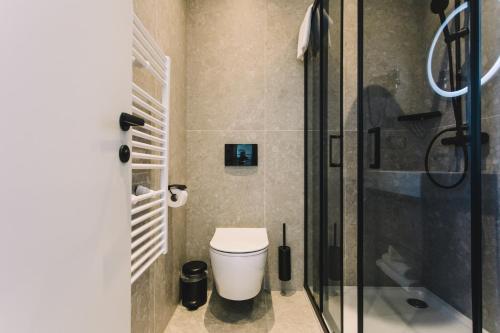 Bilik mandi di Hotel Batuda