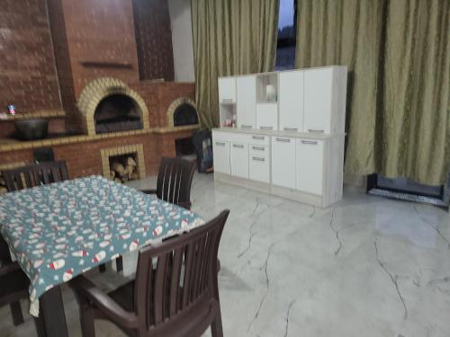 Η κουζίνα ή μικρή κουζίνα στο Soimii Bucovinei Residence