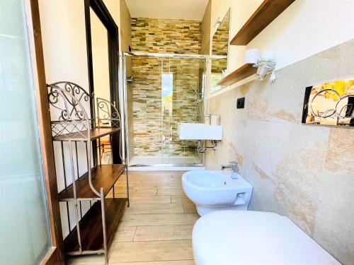 a bathroom with a toilet and a sink at B&B Villa Incrocca in Cerreto dʼEsi