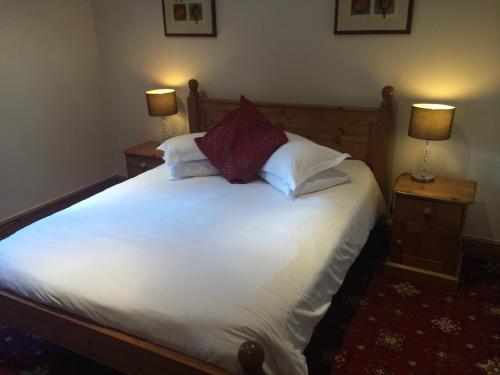 Ένα ή περισσότερα κρεβάτια σε δωμάτιο στο Hunters Lodge Inn