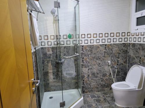 Ένα μπάνιο στο Farah Hotel Apartment