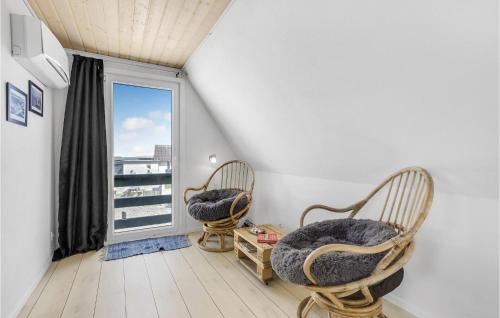 Χώρος καθιστικού στο Lovely Apartment In Løkken With Wifi