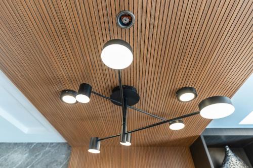 a row of lights hanging from a ceiling at 537 AMANI LUXURY SUITE, 3 Minutes to Airport,with Gym & Pool, FAST WI-FI, Free Netflix in Pusok
