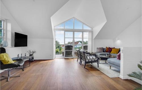 TV a/nebo společenská místnost v ubytování Holiday Home Skagavej