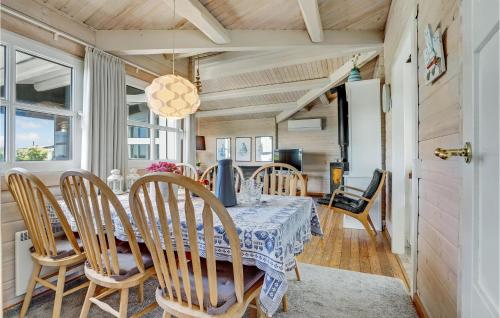 a dining room with a table and chairs at Kiwi in Løkken