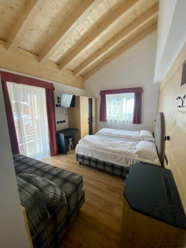Gallery image of Albergo Garni Edy (B&B) in Canazei