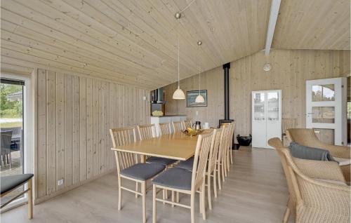 Khu vực ghế ngồi tại Four-Bedroom Holiday Home In Romo