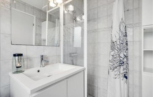 a white bathroom with a sink and a mirror at Stunning Home In Blvand With 3 Bedrooms And Wifi in Blåvand