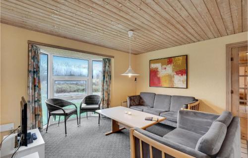 Ruang duduk di 5 Bedroom Pet Friendly Home In Oksbøl