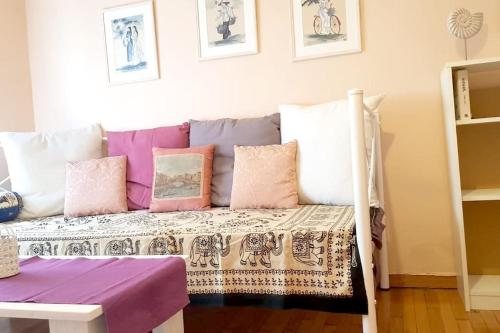 アテネにあるPicolinoのベッド1台(枕付)