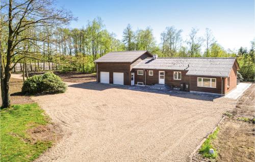 a house with a dirt driveway in front of it at Five-Bedroom Holiday Home In Kibak in Ørbæk