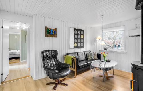 Posezení v ubytování 3 Bedroom Cozy Home In Thyholm