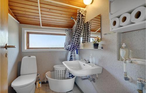 Koupelna v ubytování Gorgeous Home In Snedsted With House A Panoramic View