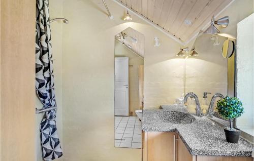 a bathroom with two sinks and a shower at Stunning Home In Struer With Wifi in Struer
