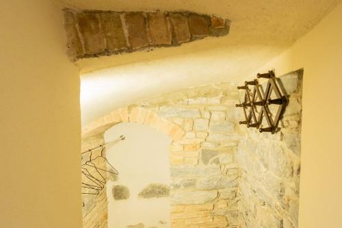 a stone wall with an arch in a room at Romantic Escape city centre with Jacuzzi & Parking by Rent All Como in Como