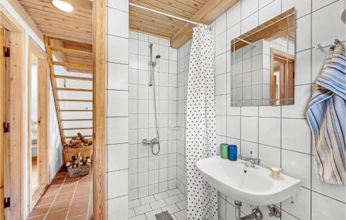 Koupelna v ubytování 4 Bedroom Nice Home In Ulfborg