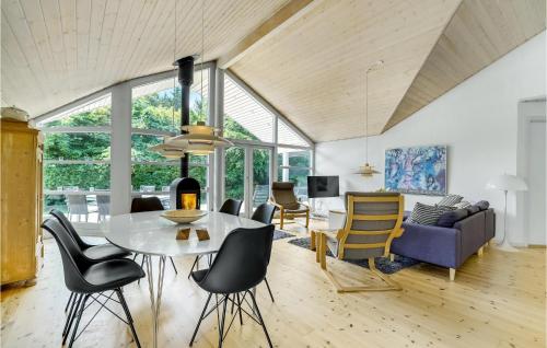 Ruang duduk di Holiday Home Illeborgvej Iii